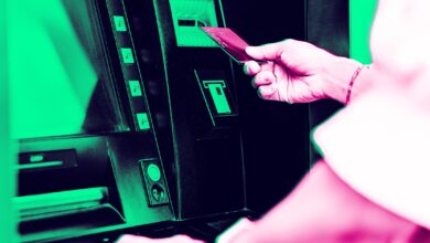 Heroic Gas Station Clerk Realizes Elderly Women Are Being Scammed at the Bitcoin ATM, Unplugs It to Save Them